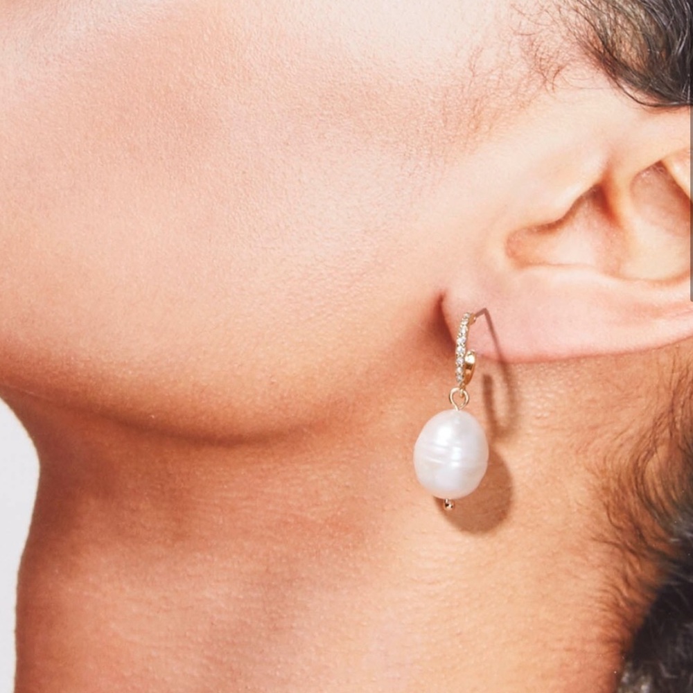 :: Stella & Dot Bohemian Pearl Huggie Earrings - Picture 3 of 8